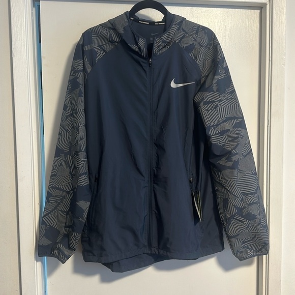 NWT: Nike men’s hooded  zip up windbreaker with reflective, print men’s size L - Picture 1 of 6